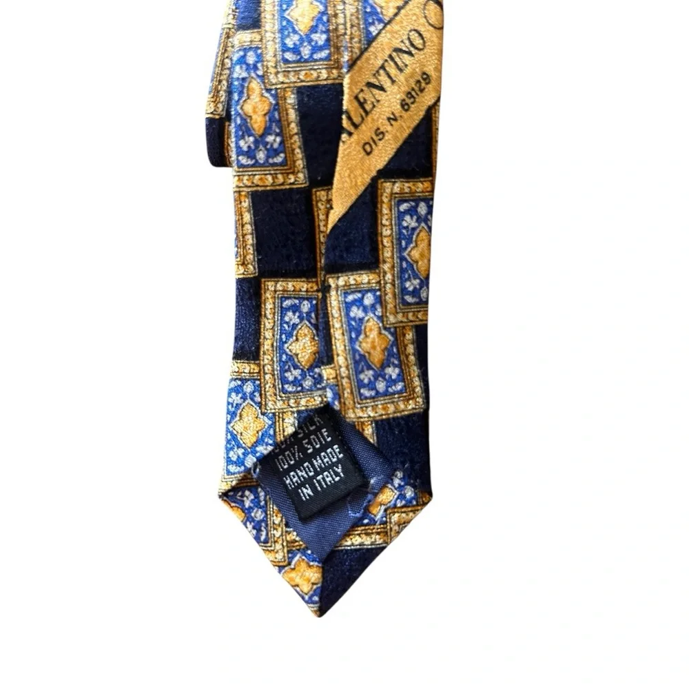 Vintage Valentino men’s tie 100% silk made in Italy